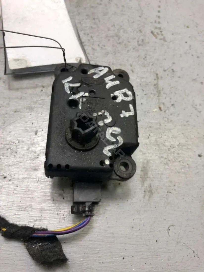 Мотор заслонки печки 3M5H-19E616-AB