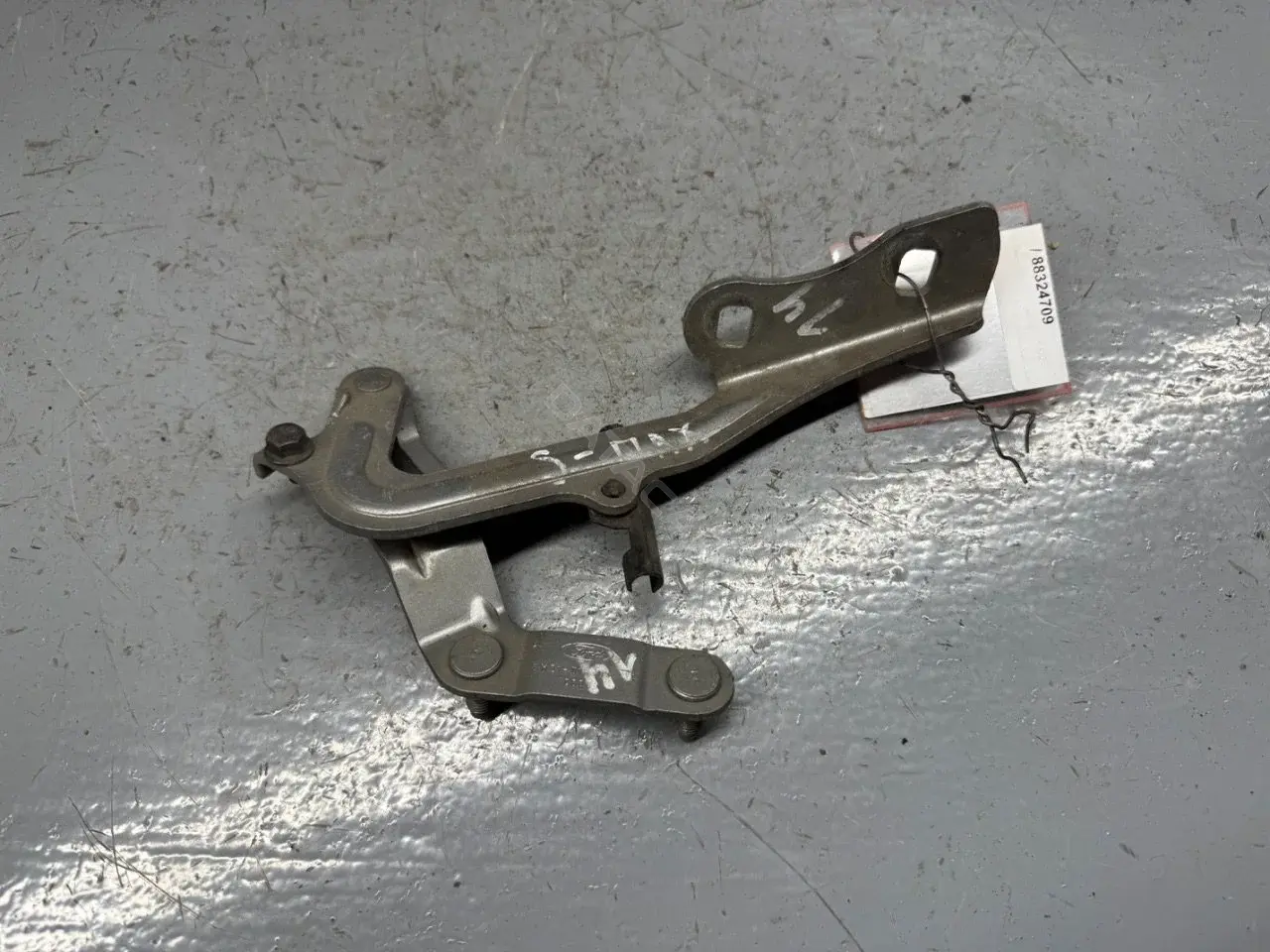 Петля капота 6M21-U16801-AA