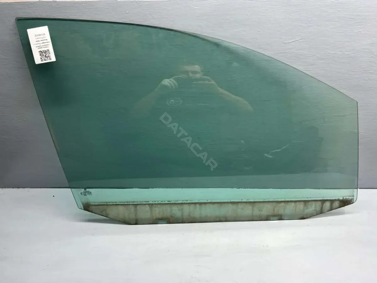 Стекло двери 1T0845202D