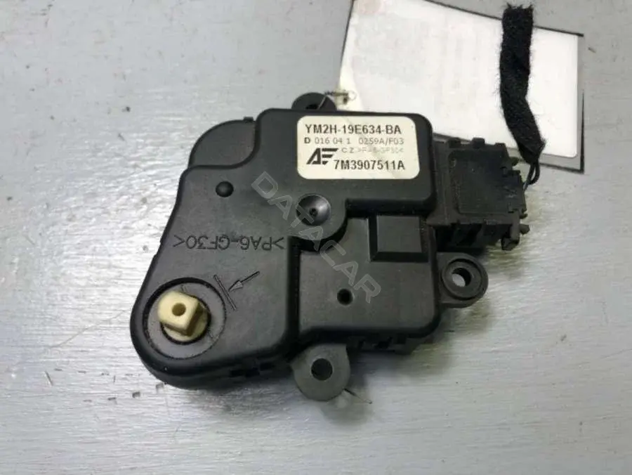 Мотор заслонки печки 7M3907511A, XM2H-19E634-BA