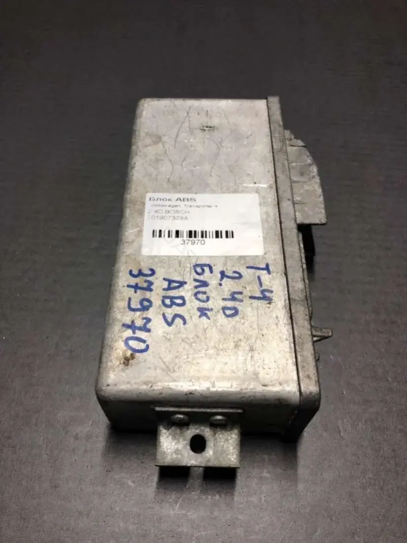 Блок управления АБС Bosch701907379A