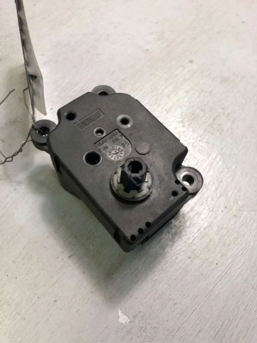 Мотор заслонки печки A22100100, Denso, EAM590
