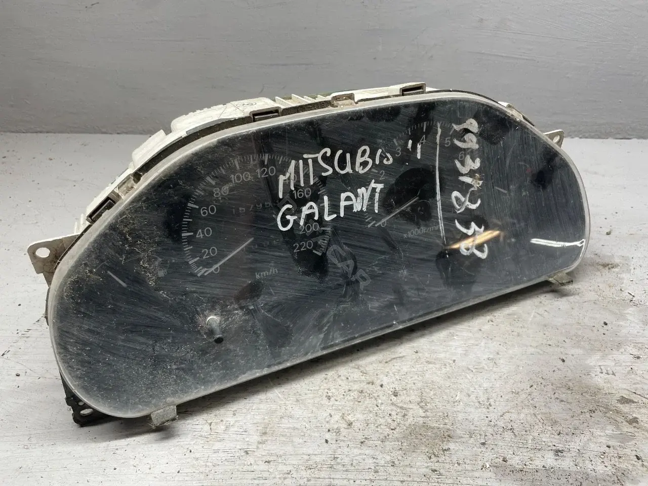 Панель приборов MB918445