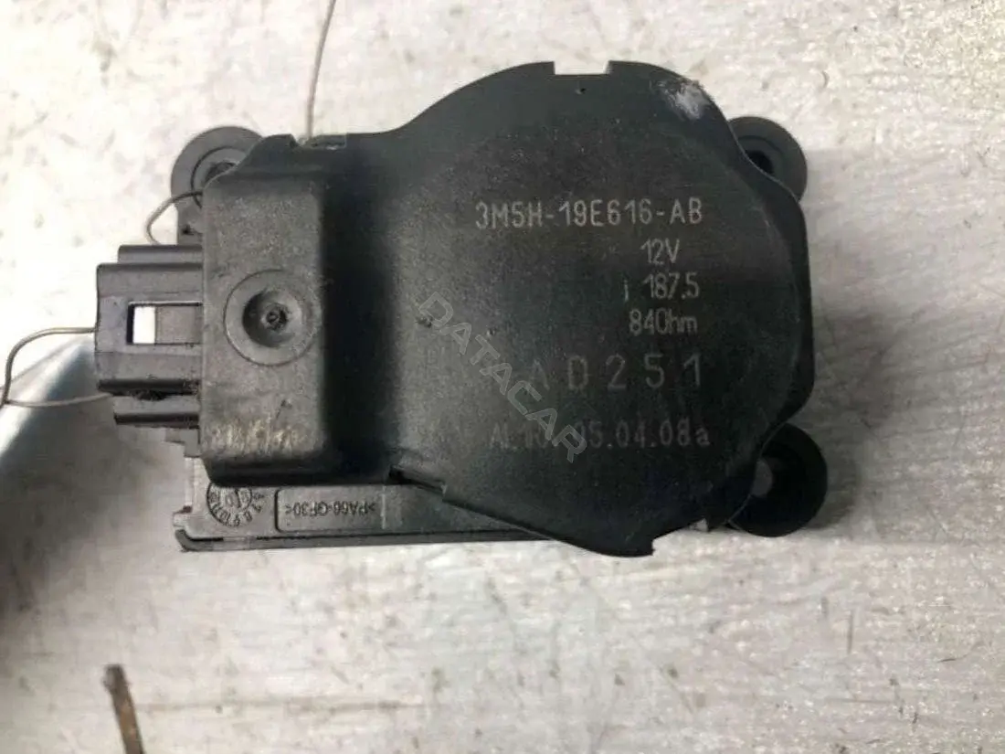 Мотор заслонки печки 3M5H-19E16-AB