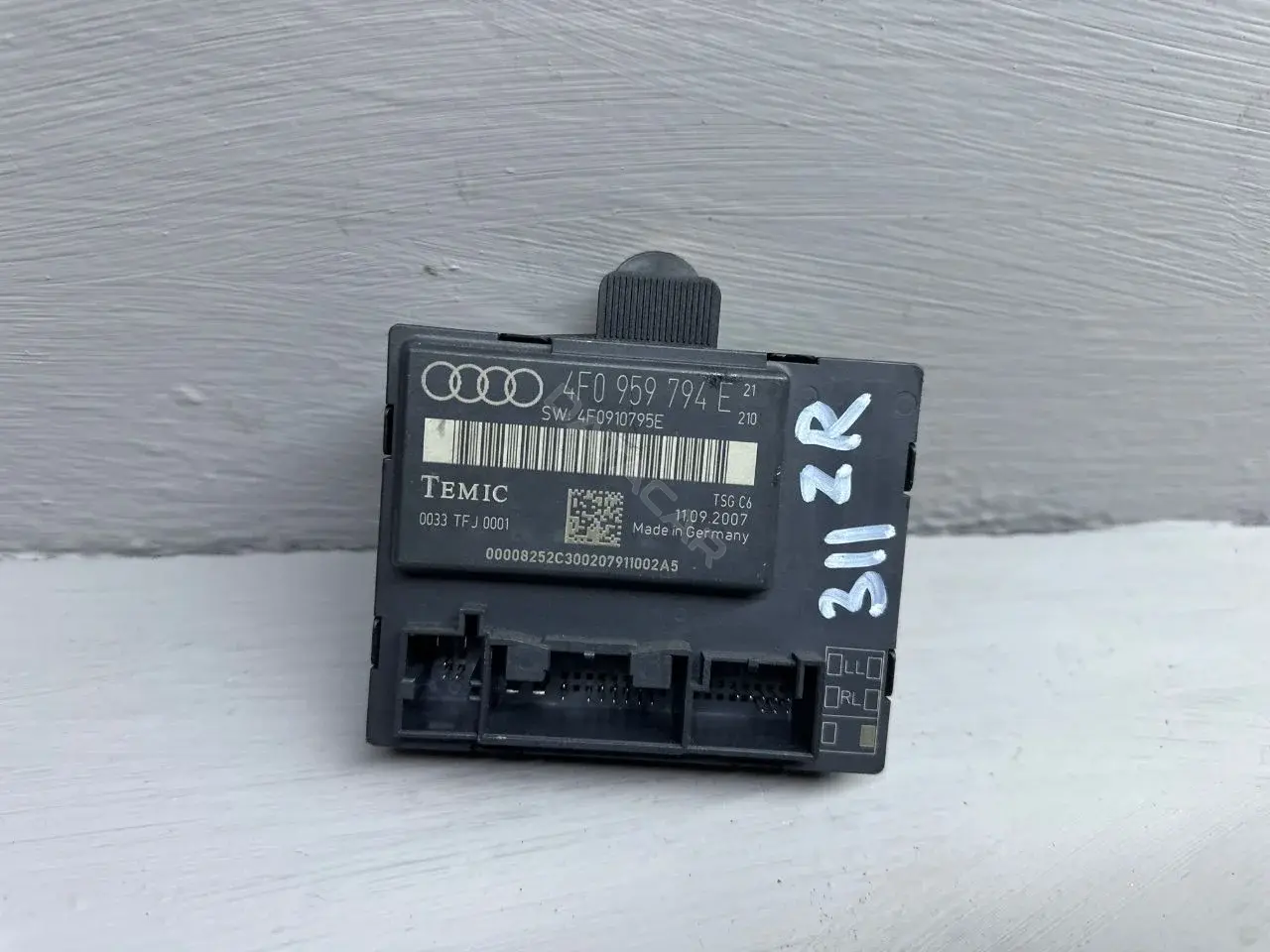 Блок управления двери 4F0959794E