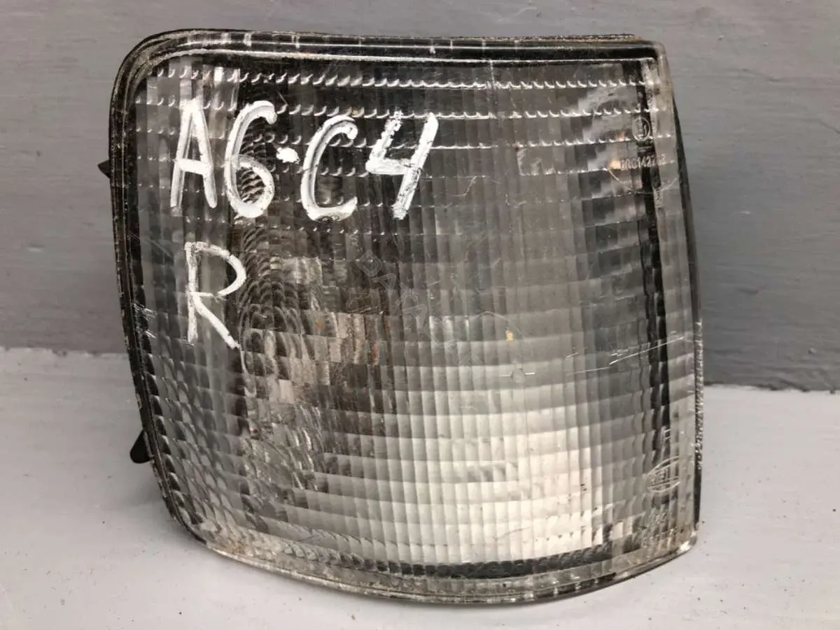 Поворотник 357953050A, HELLA