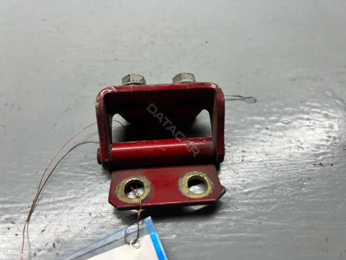 Петля крышки багажника MR248948