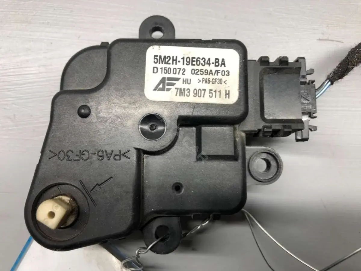 Мотор заслонки печки 5M2H-19E634-BA, 7M3907511H