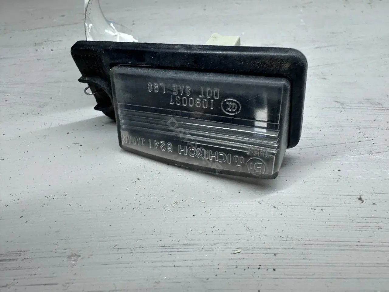Фонарь подсветки номерного знака 26510-AR00A