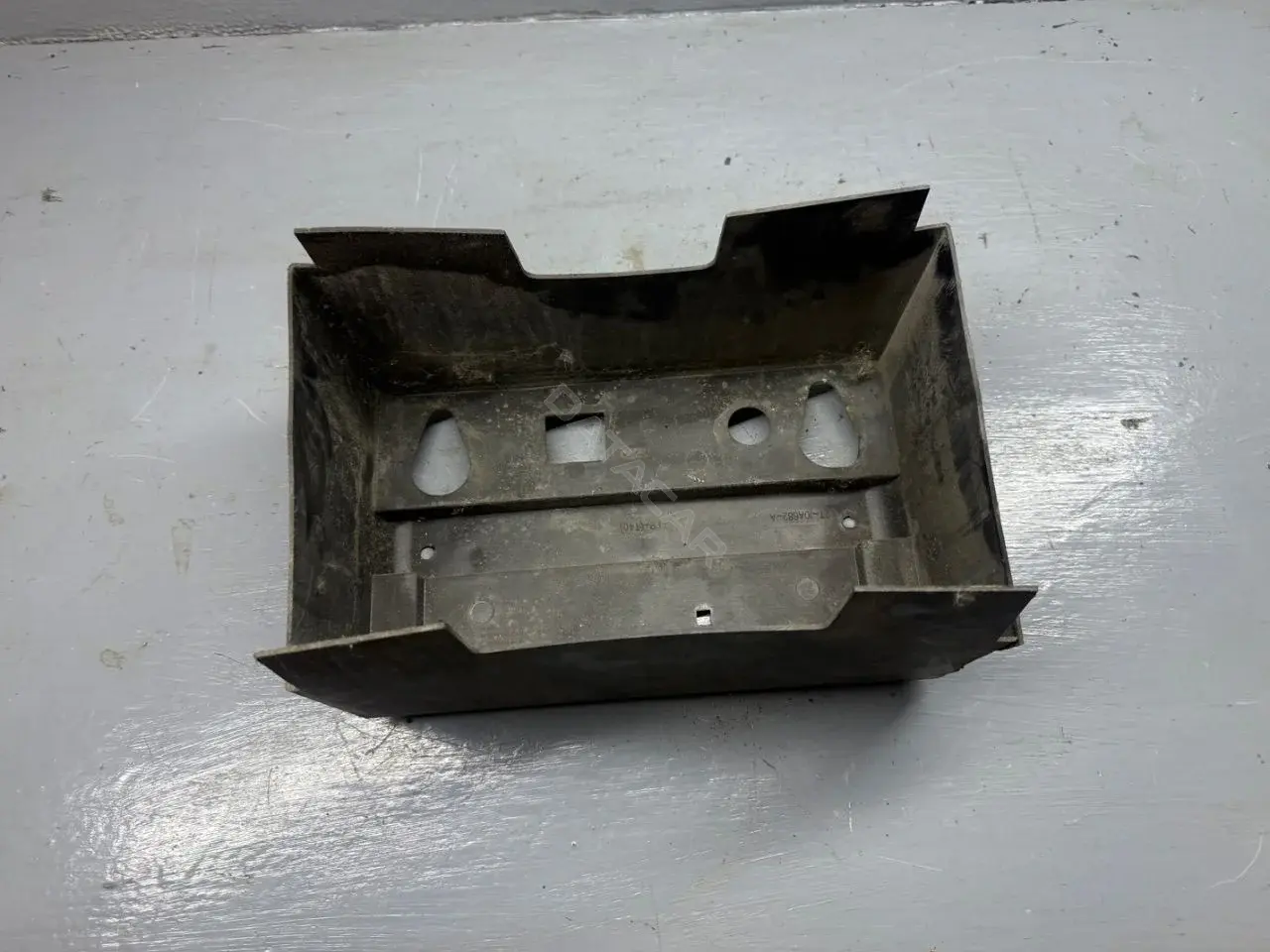 Крышка аккумулятора 1L2T-10A682-AC