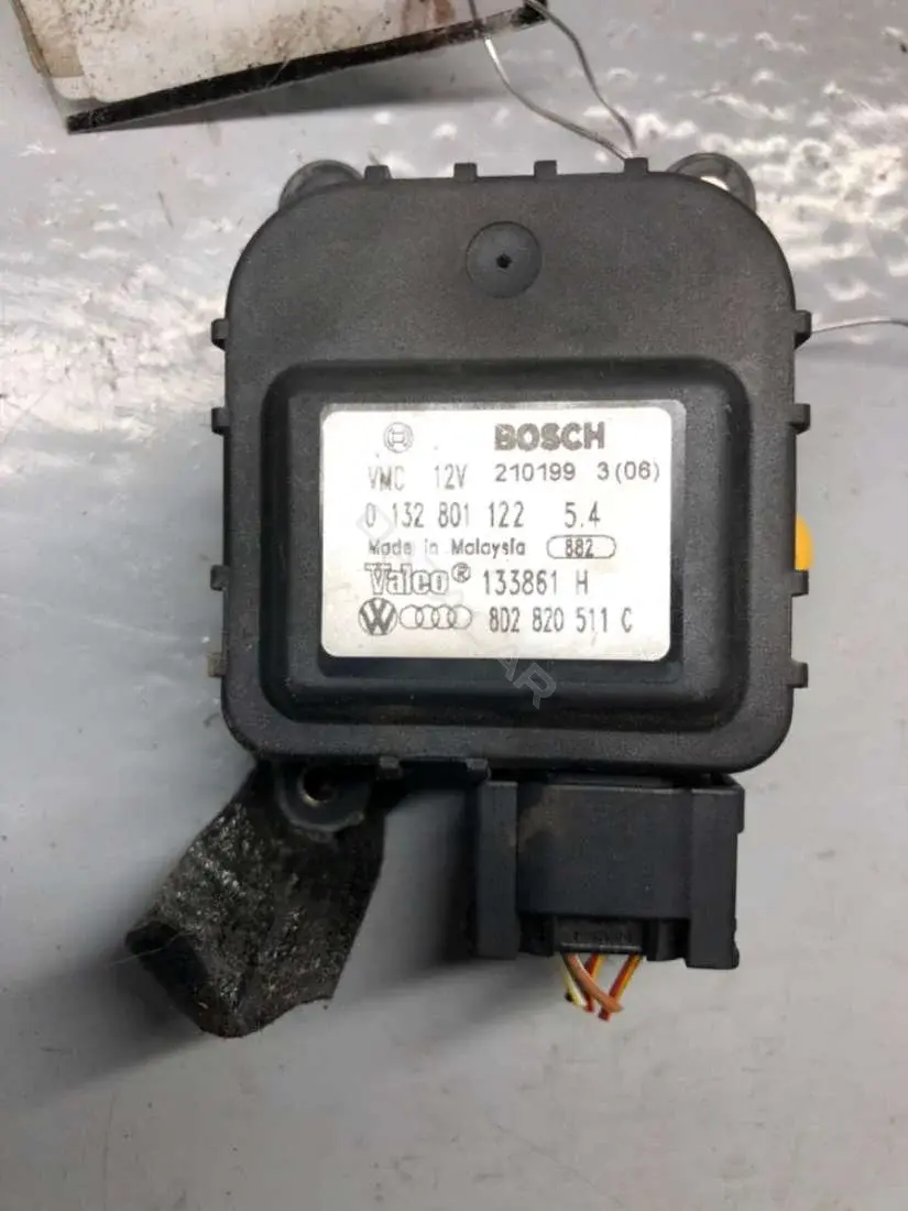 Мотор заслонки печки 0132801122, 8D2820511C