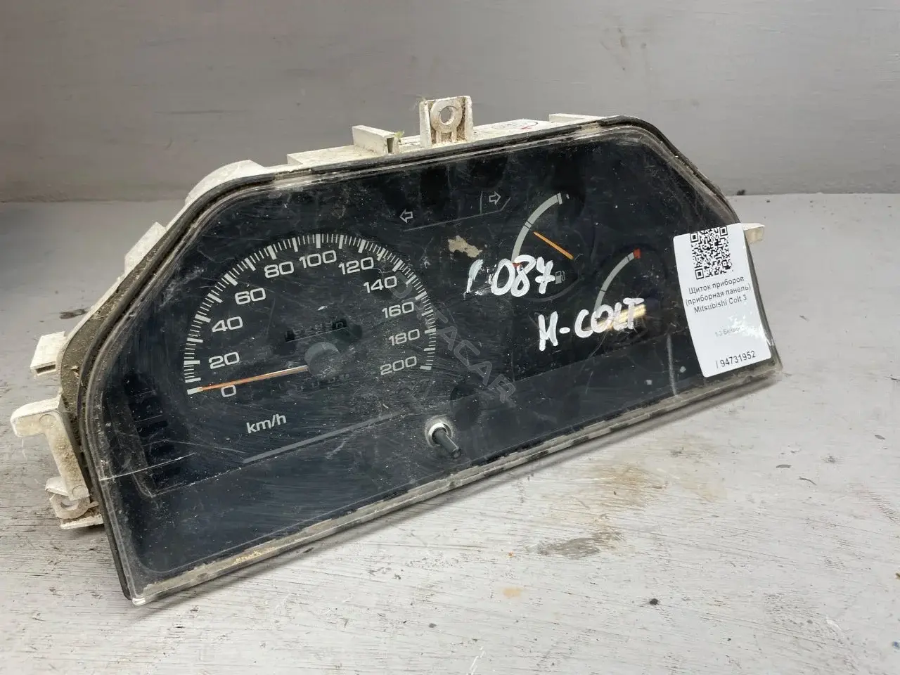 Панель приборов MB522785