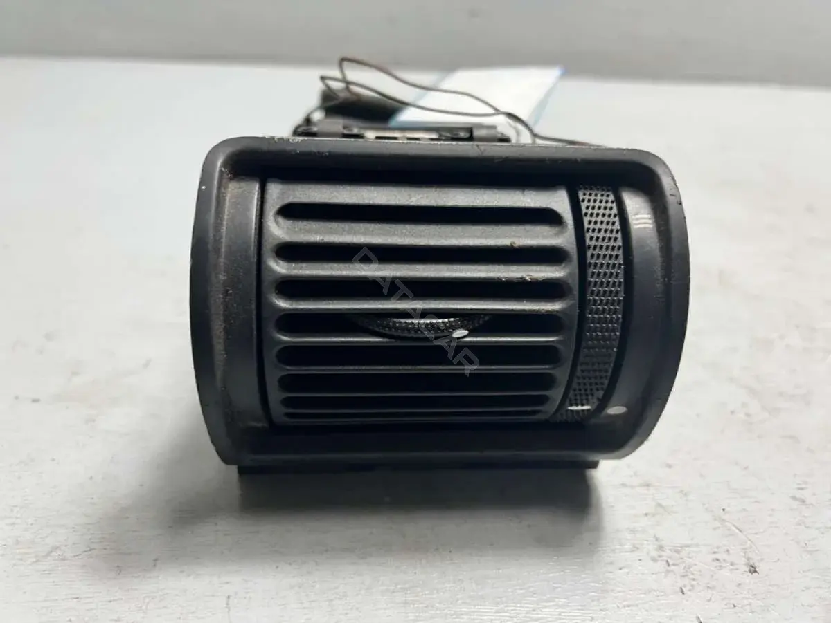Дефлектор обдува салона 7M5819703, YM21A018B09