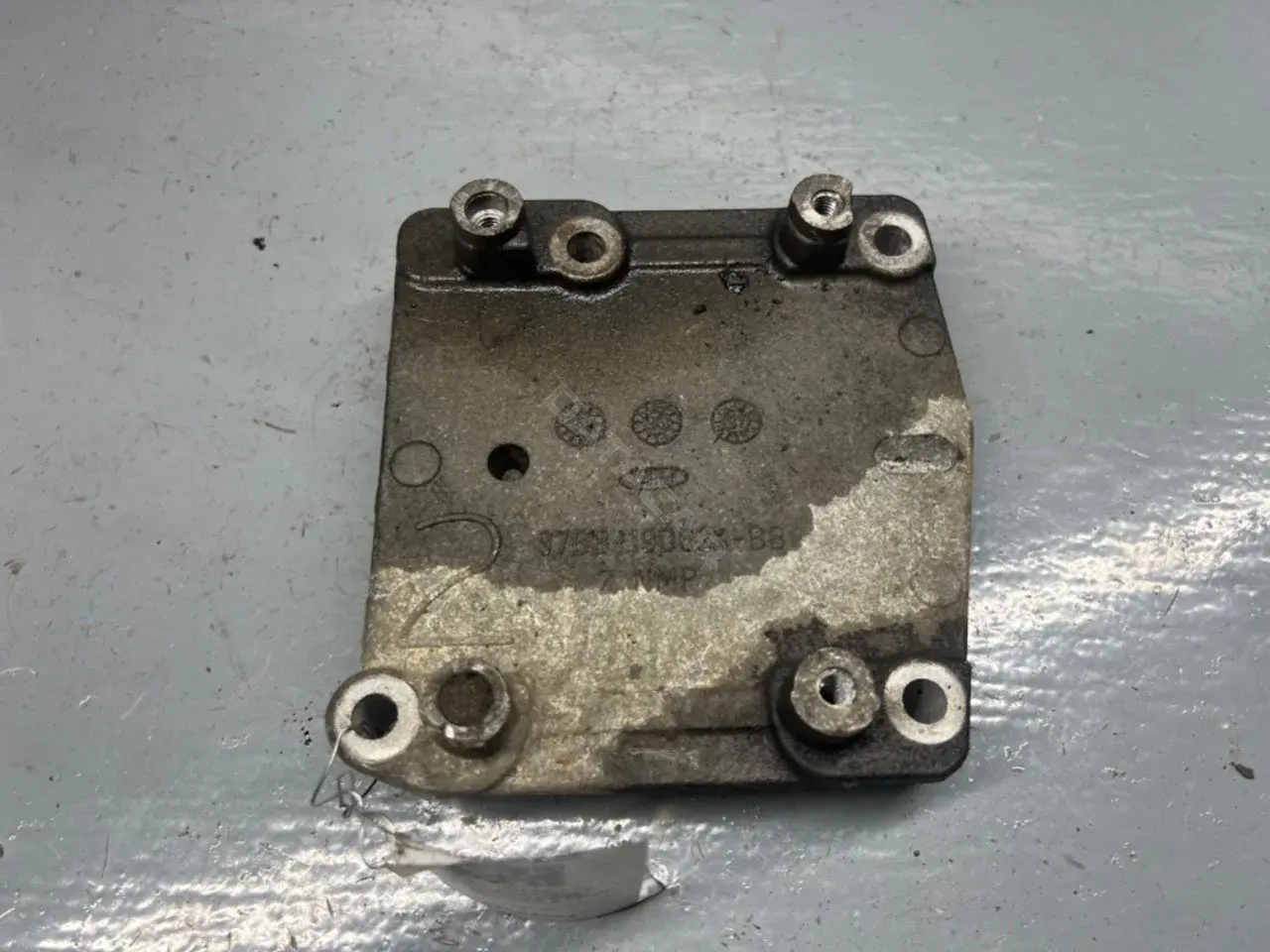 Кронштейн компрессора кондиционера 97BB-19D624-BB