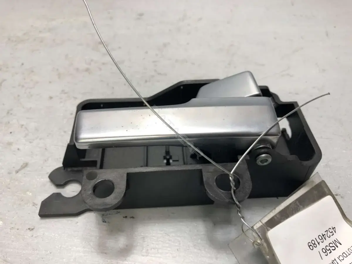 Ручка двери 3M51-R22600-BA