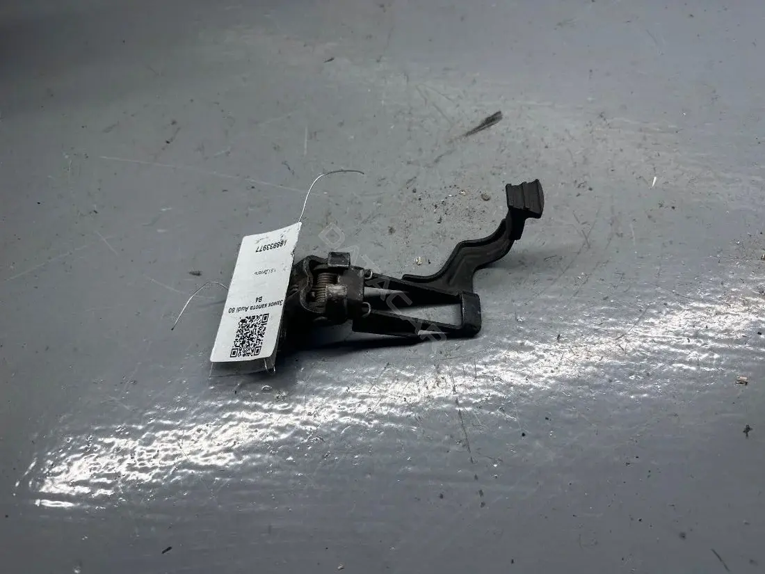 Замок капота 8G0823480D
