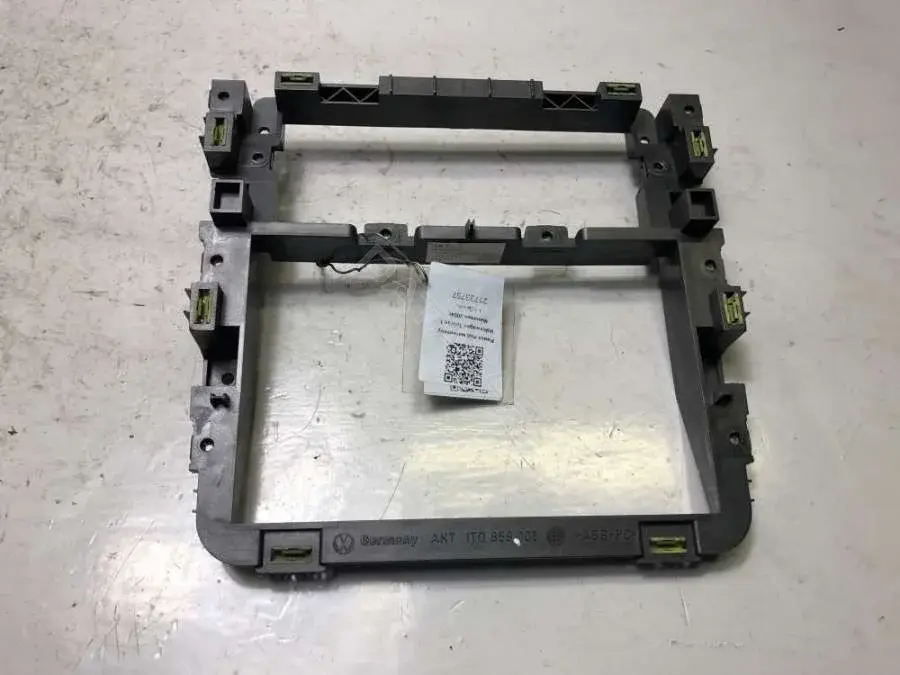 Рамка под магнитолу 1T0858005