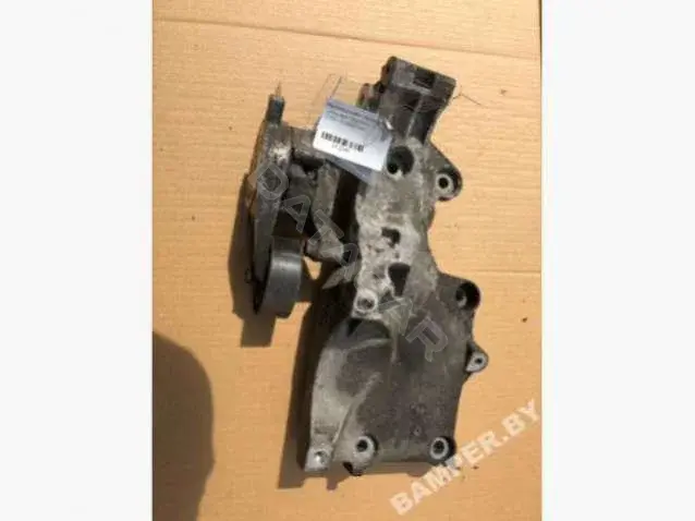 Кронштейн генератора 03G903143A