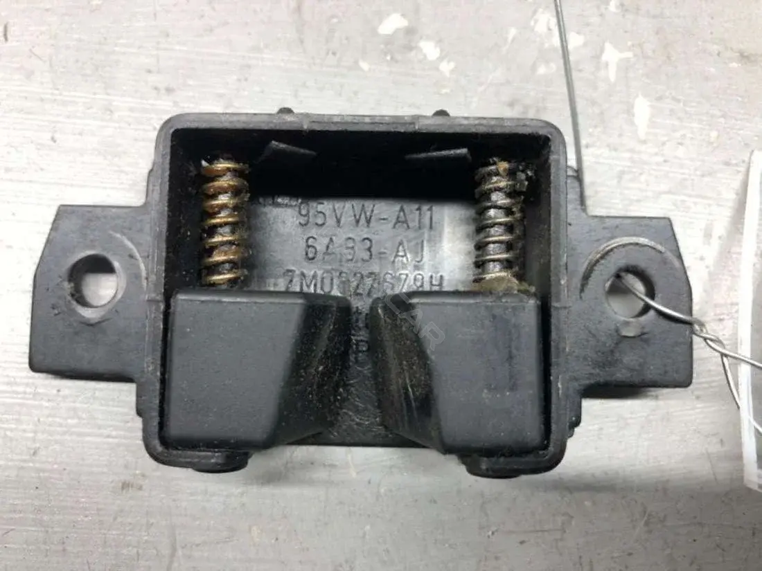 Замок крышки багажника 7M0827679H, 95VW-A116A83-AJ