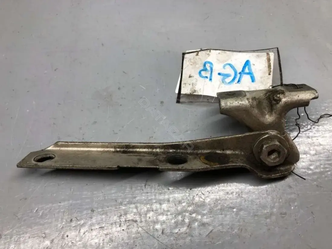 Петля капота 893823301A