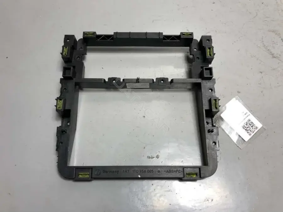 Рамка под магнитолу 1T0858005