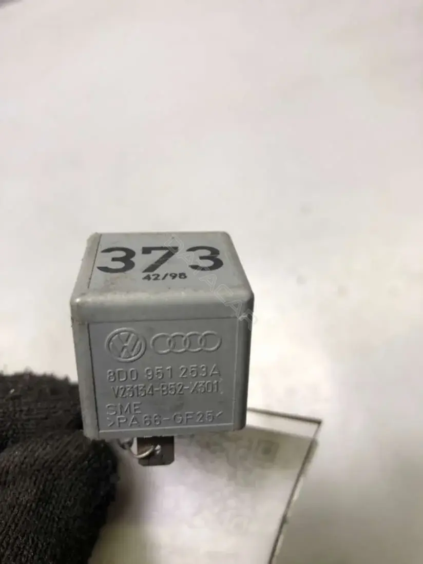 Реле вентилятора 8D0951253A