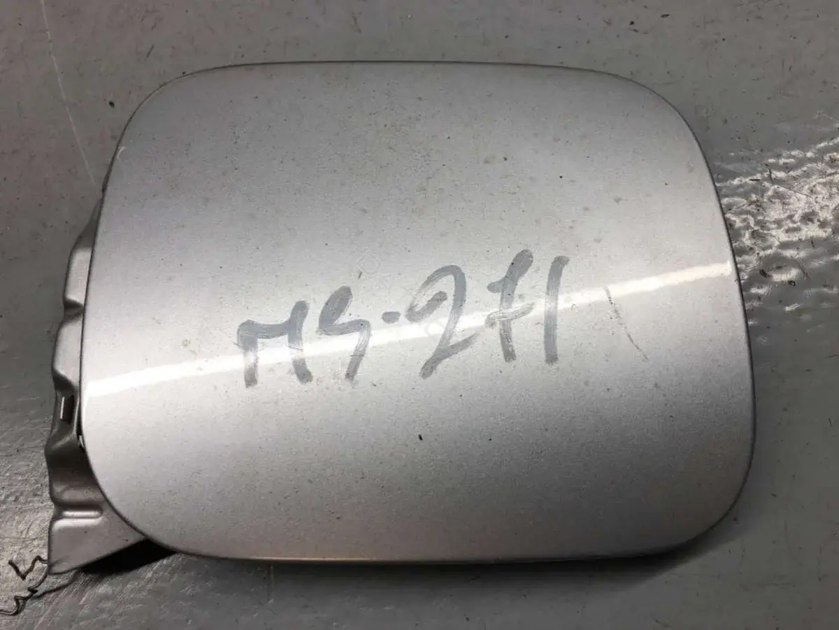 Крышка лючка топливного бака 8L0010157K