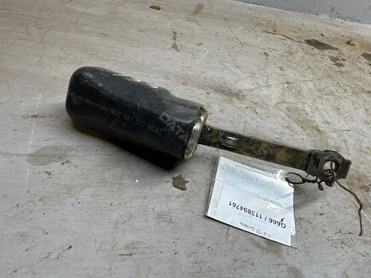 Ограничитель двери 357837323