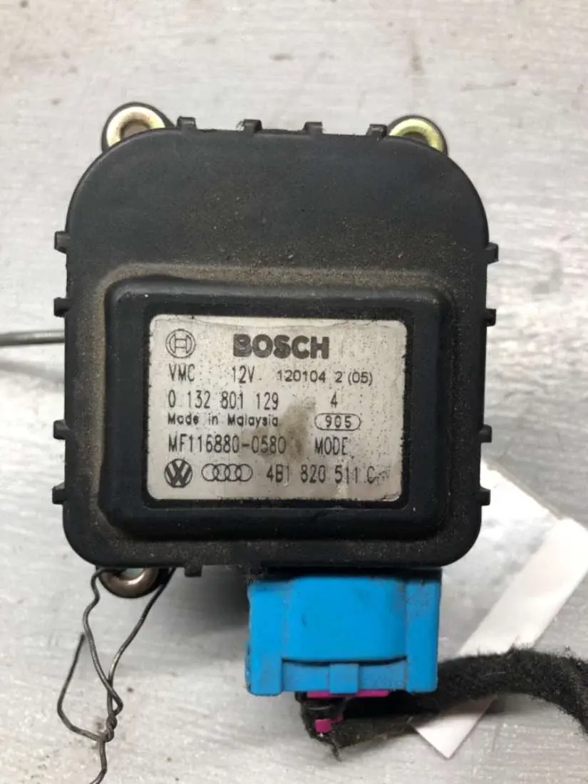 Мотор заслонки печки 0132801129, 4B1820511C, BOSCH