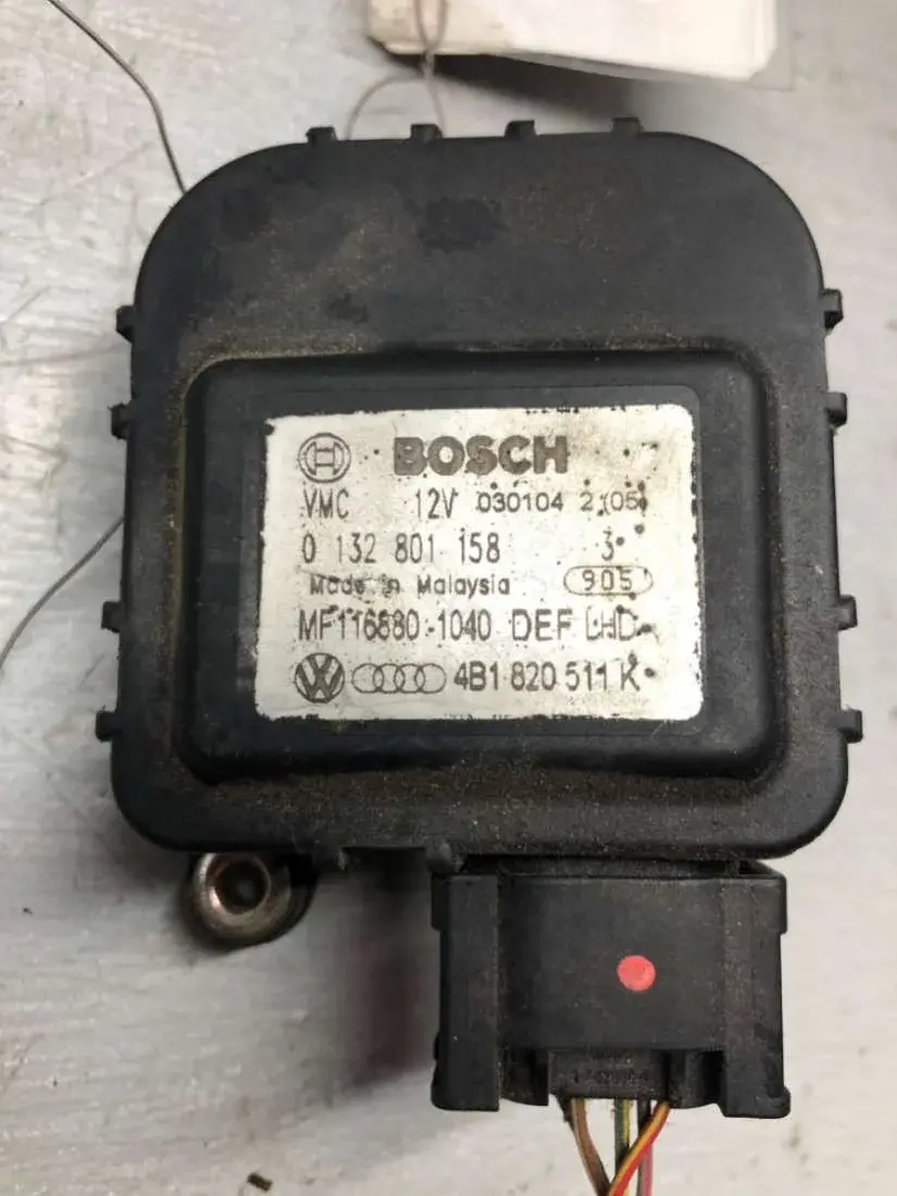 Мотор заслонки печки 0132801158, 4B1820511K, BOSCH