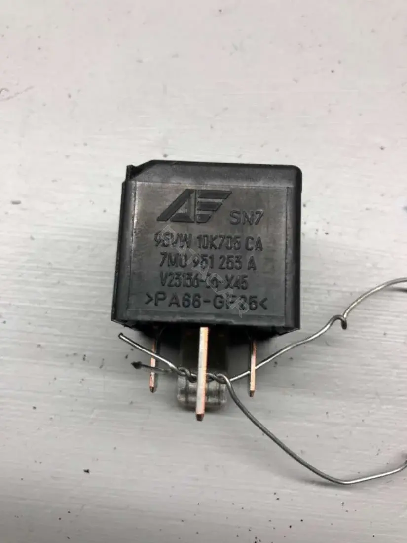Многофункциональное реле 7M0951253A, 95VW10K705CA