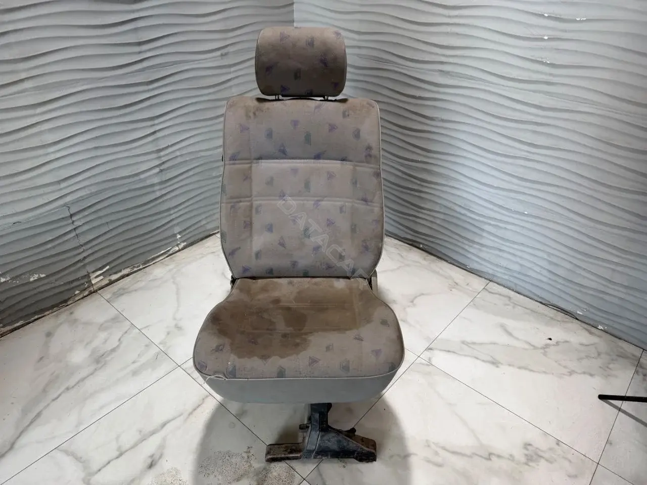 Сиденье 108277851