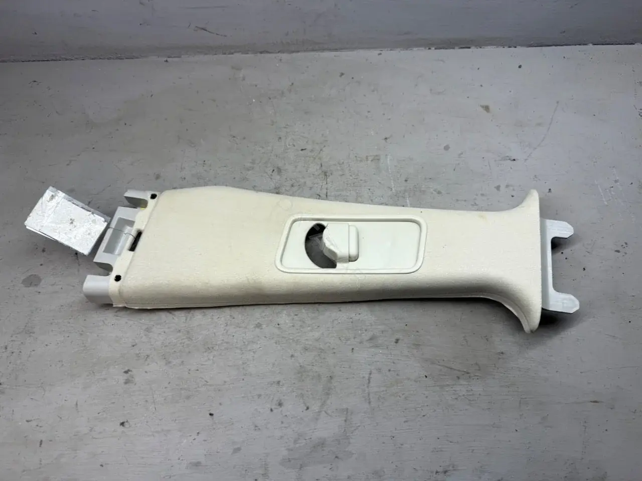 Обшивка стойки центральной EMG500393NUG