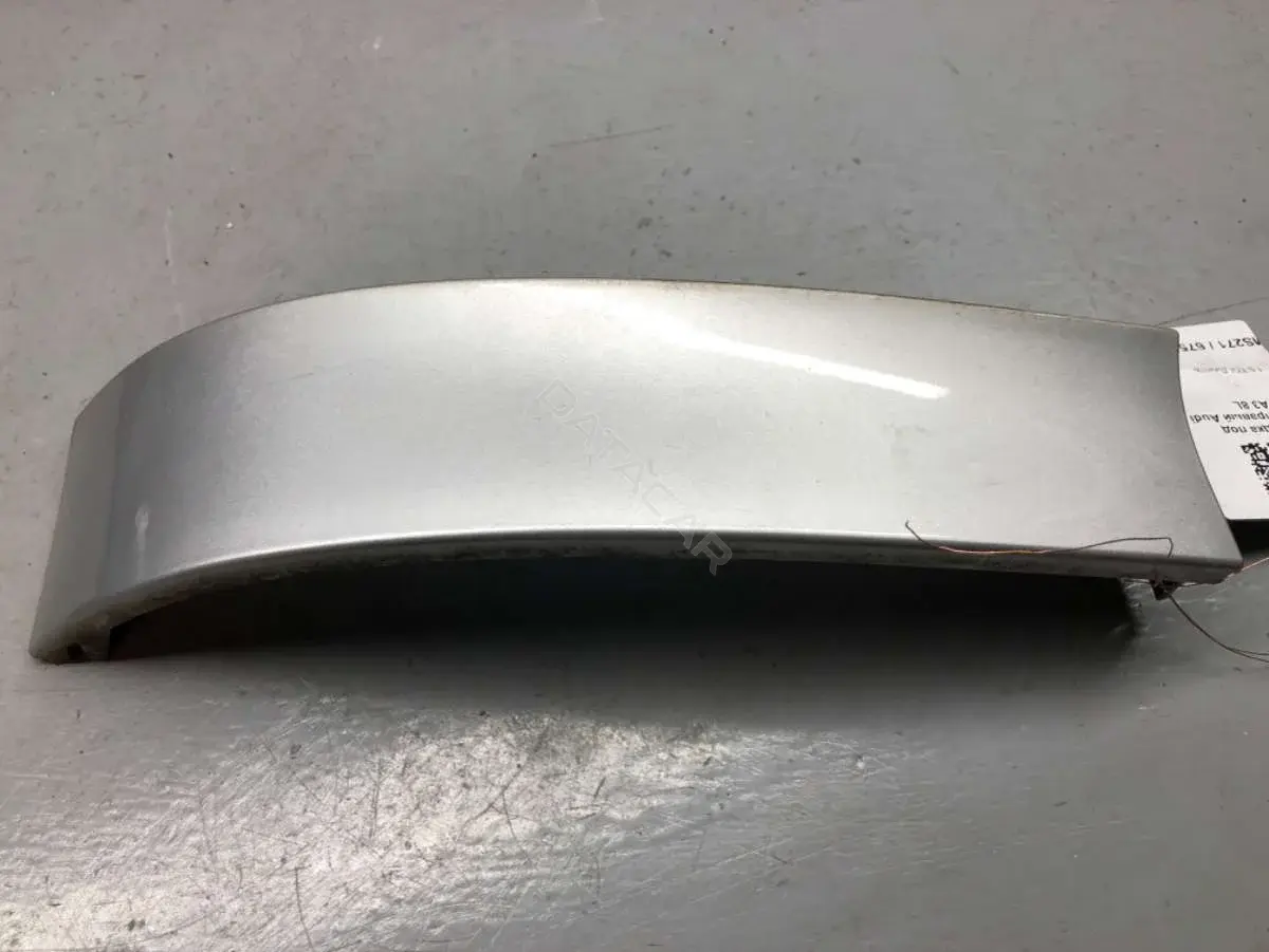 Накладка под фонарь 8L0807872A