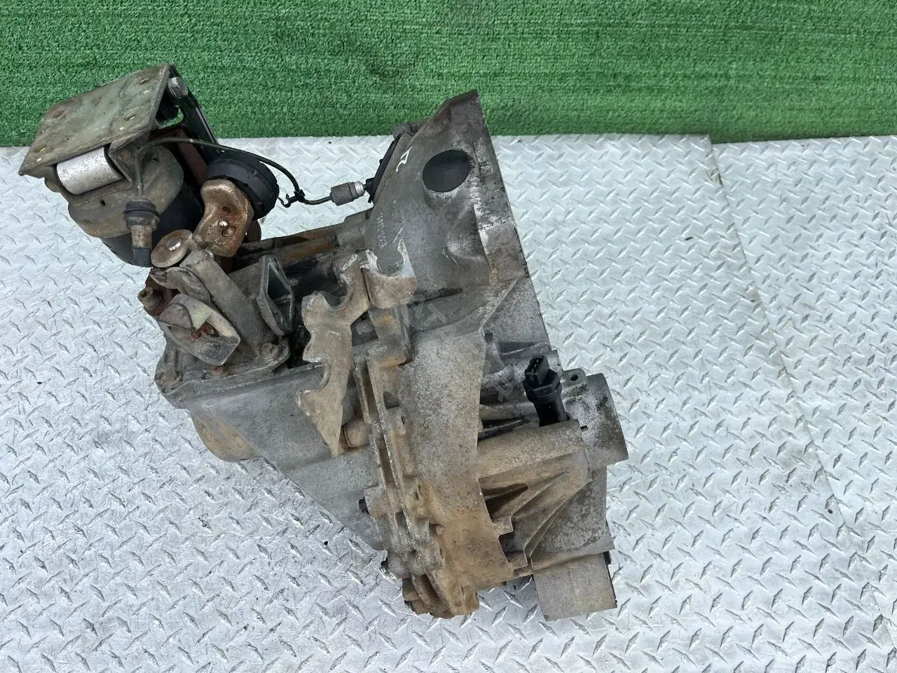 Механическая коробка передач (МКПП) 957T9F096