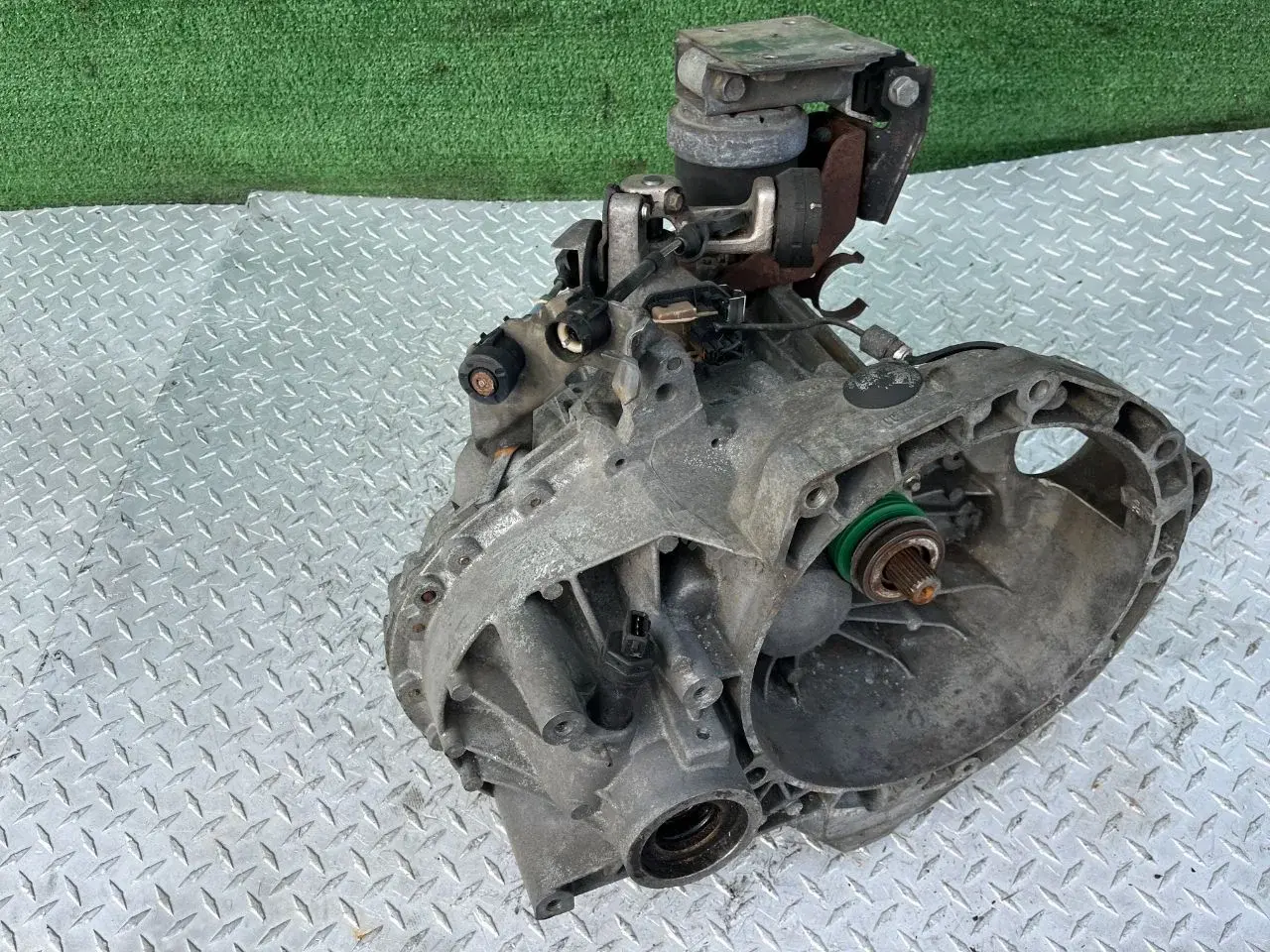 Механическая коробка передач (МКПП) 957T7F096