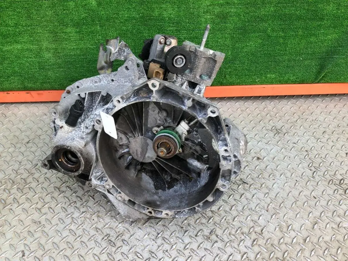 Механическая коробка передач (МКПП) YM2R7002CF