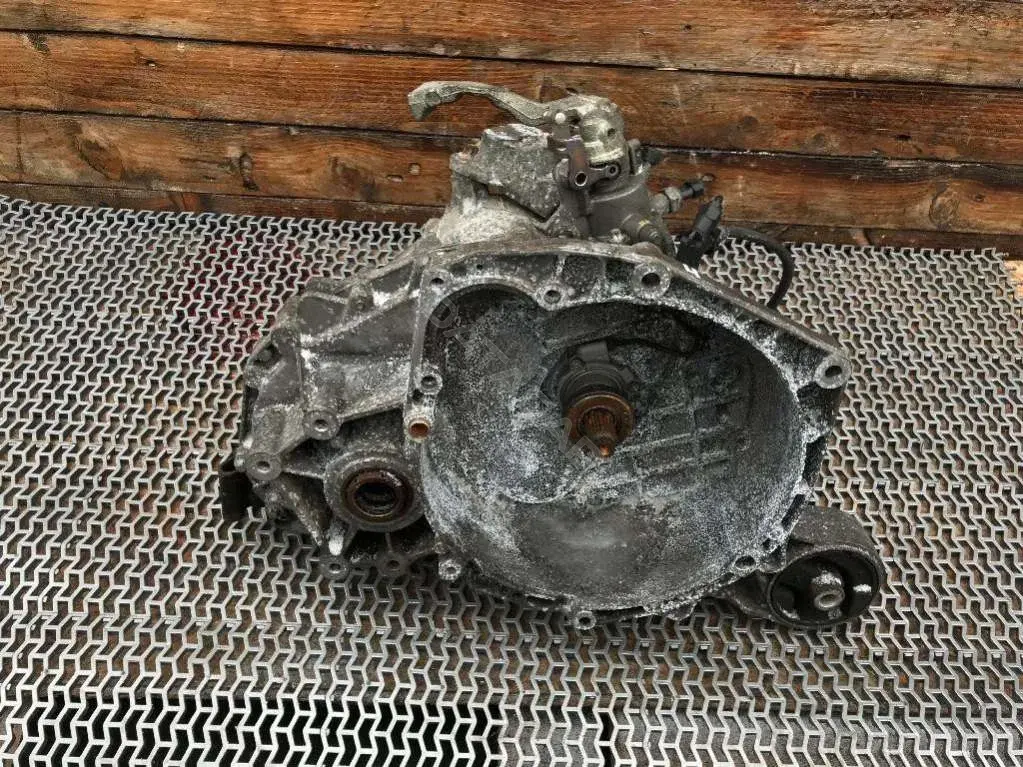 Механическая коробка передач (МКПП) 55350375, F40