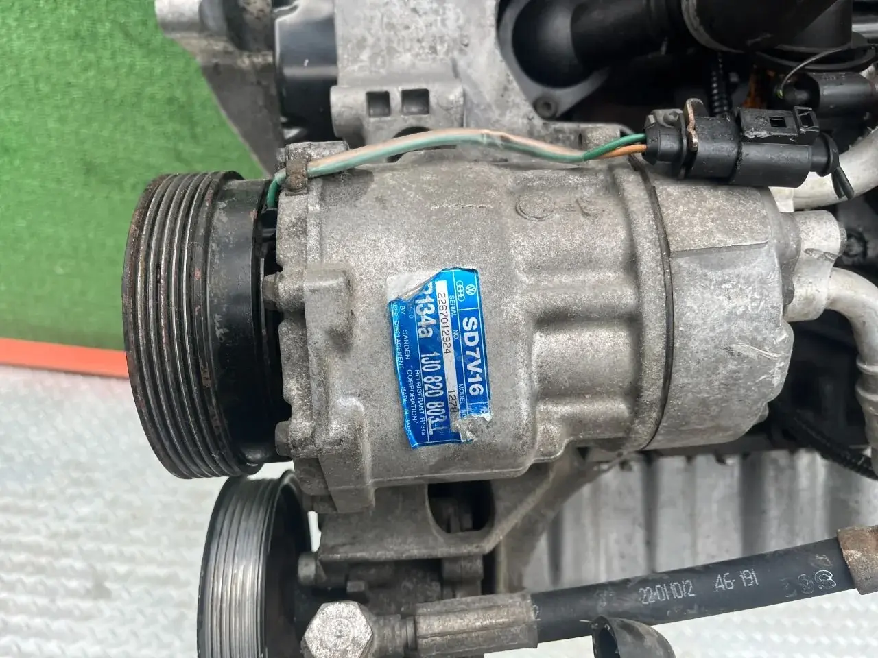 Компрессор кондиционера 1J0820803L