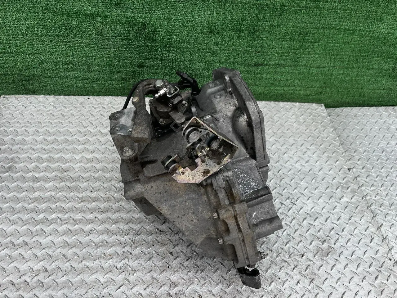 Механическая коробка передач (МКПП) F40