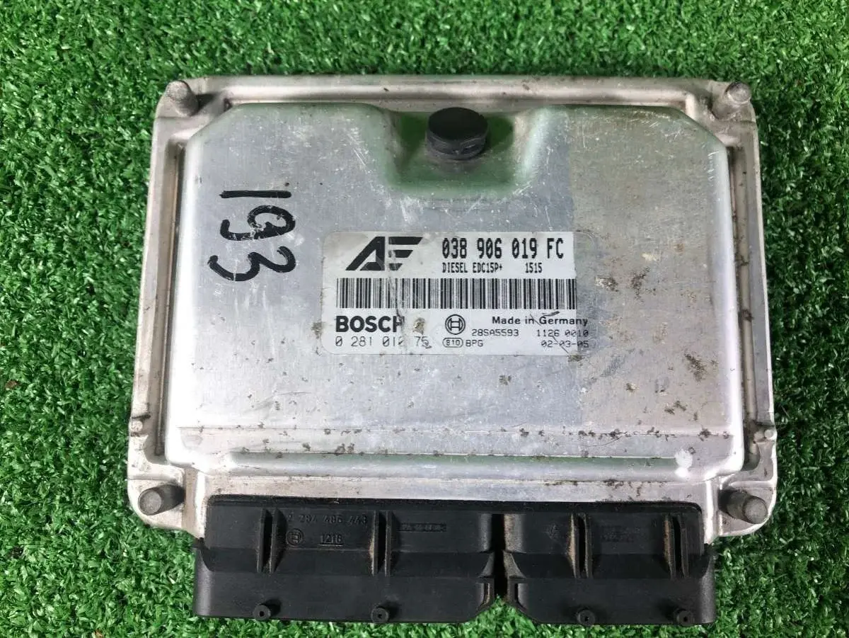 Блок управления двигателем 028101075, 038906019FC, 11260010
