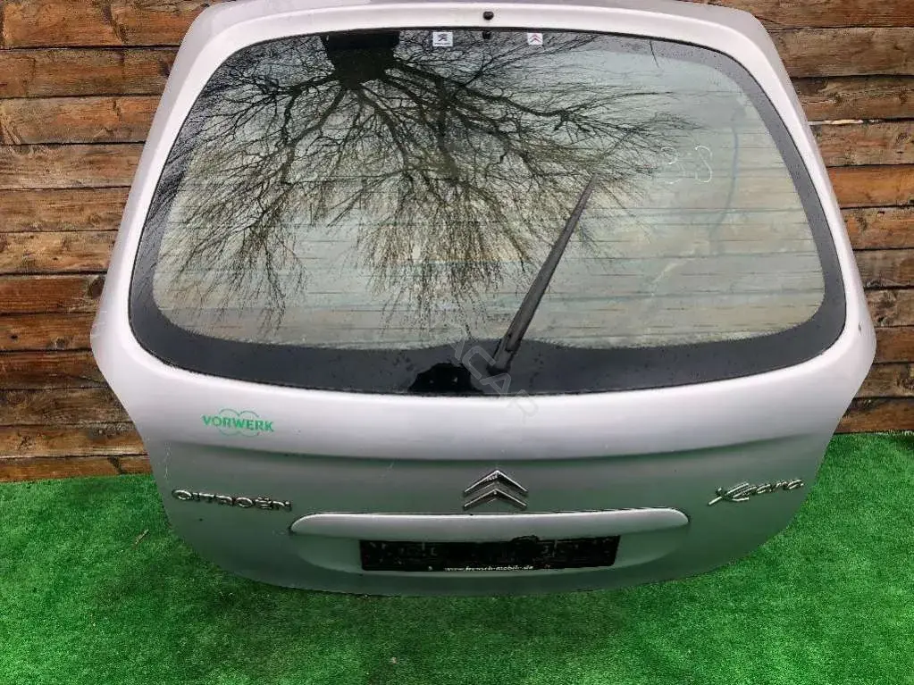 Заднее стекло 56003856
