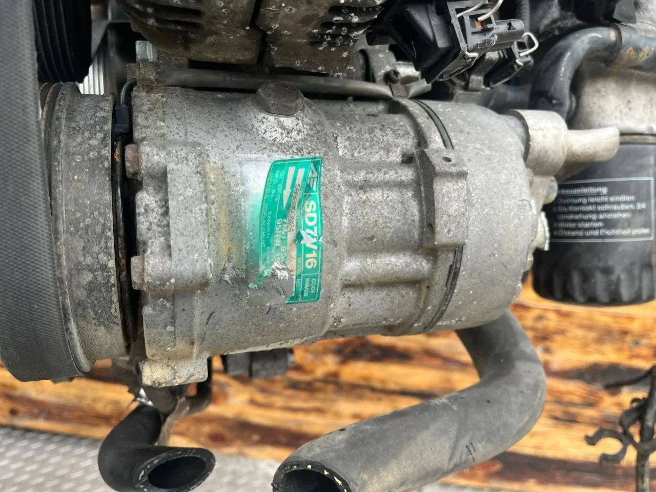 Компрессор кондиционера 7M3820803