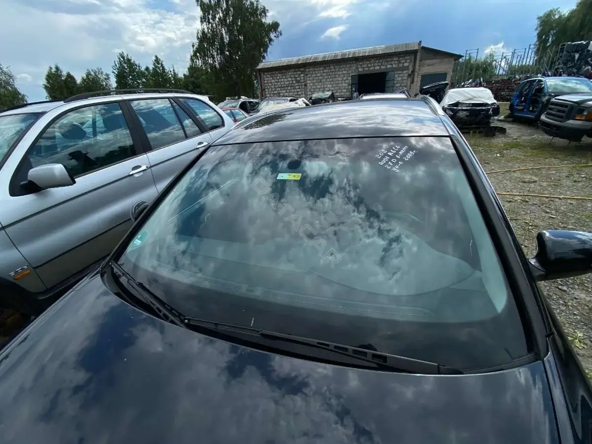 Стекло лобовое 62548431