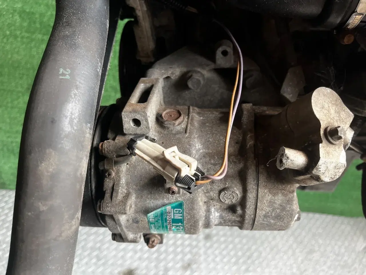 Компрессор кондиционера 13171593