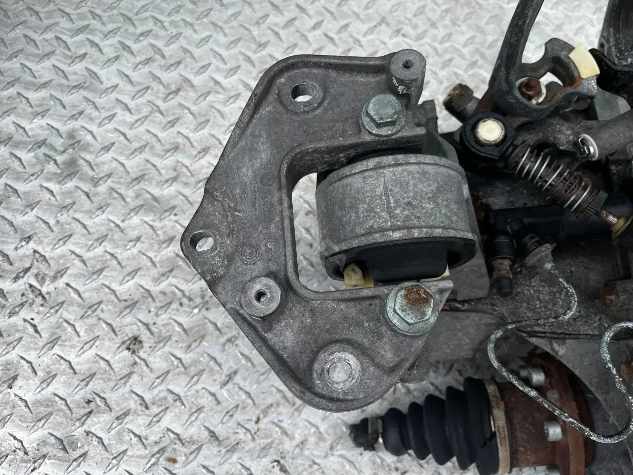 Подушка КПП 6N0199565C