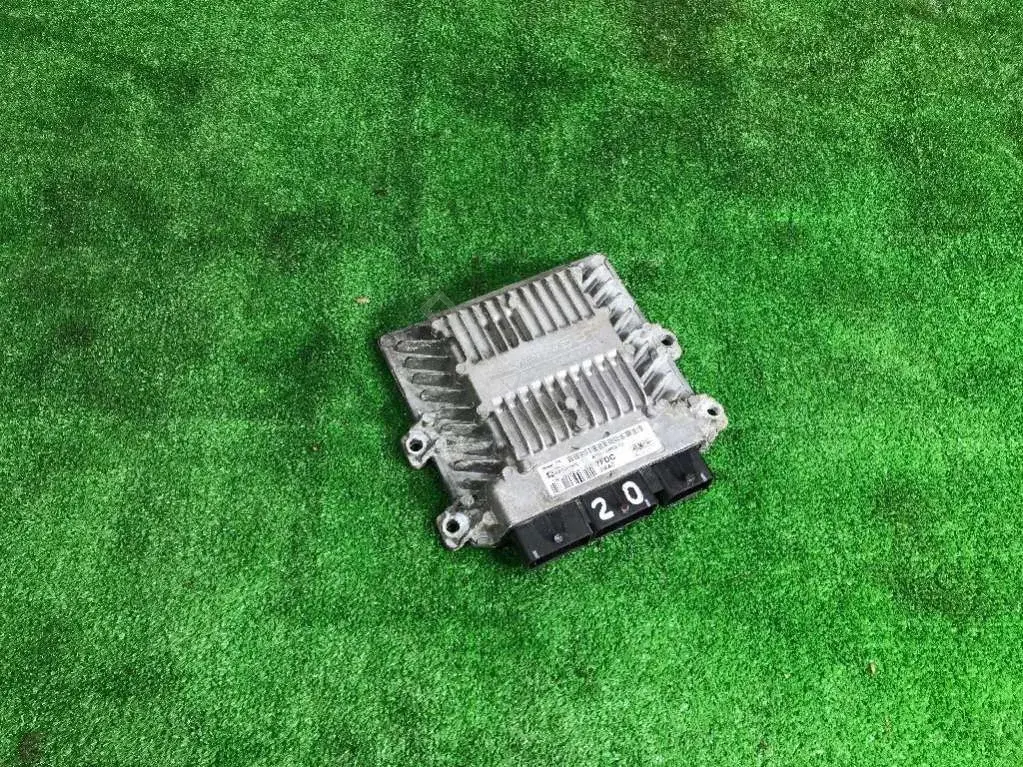 Блок управления двигателем 8M5112A650CC
