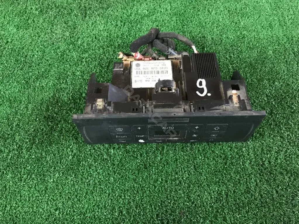 Блок управления климат-контролем 8Z0820043D
