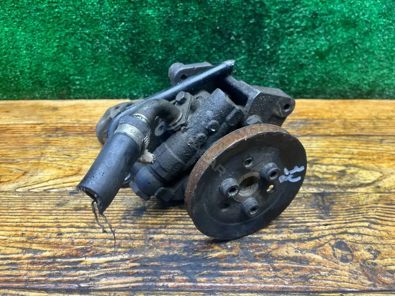 Насос гидроусилителя руля 95VW3A733AA