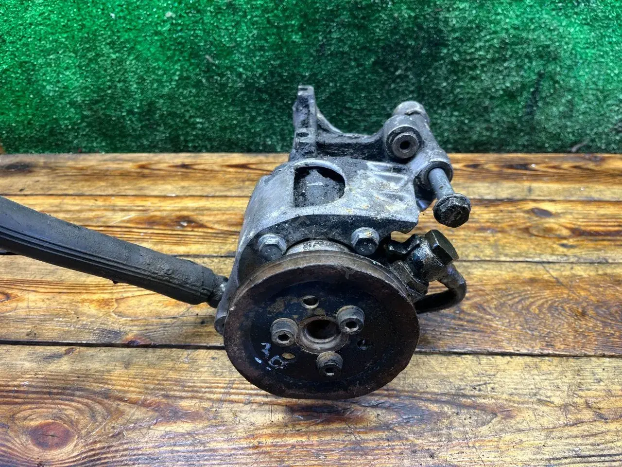Насос гидроусилителя руля 95VW3A733AA